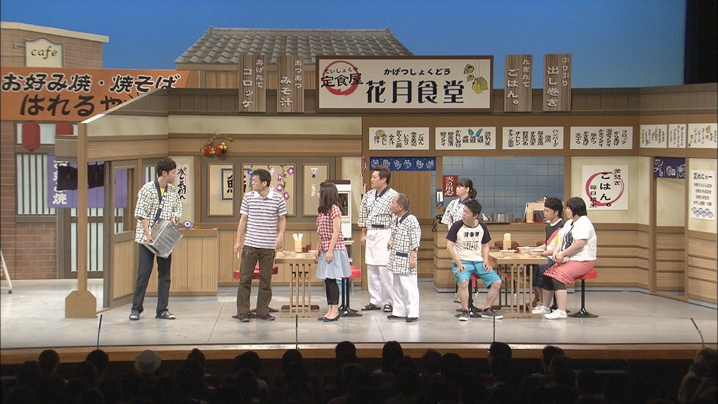 小籔座長セレクト公演「あべこべファミリー」のワンシーン。