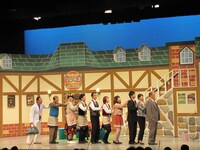 辻本座長セレクト公演「シゲオとアキコが来た！」のワンシーン。