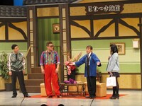 内場座長セレクト公演「ダメ夫の内緒話」のワンシーン。