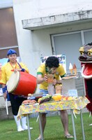 入念にテーブル上をチェックするゴリ。