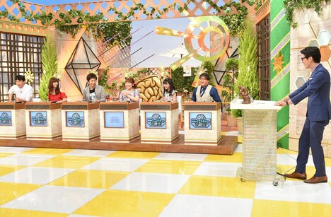 スタジオのワンシーン。(c)TBS