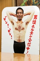 “入顔式”のデモンストレーションを行ったワッキー。