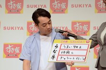 あいうえお作文を発表するバナナマン設楽。