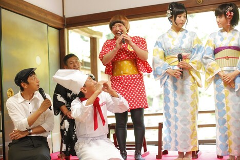 「大覚寺カフェ」プロジェクトの記者会見の様子。