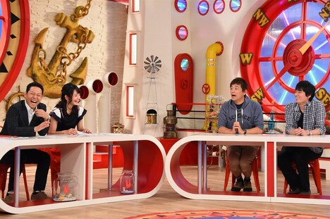 (左から)東野幸治、竹崎由佳アナウンサー、博多華丸・大吉。(c)関西テレビ
