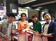 左からモンスターエンジン西森、杉本彩、森尾由美、モンスターエンジン大林。(c)読売テレビ