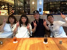 左から海原やすよ ともこ、東野幸治、天津・木村。(c)テレビ大阪