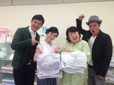 左からシャンプーハットてつじ、西村知美、ピンクの電話・竹内、シャンプーハットこいで。(c)読売テレビ