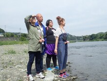 「旅ずきんちゃん」に出演する（左から）友近、バイきんぐ小峠、メイプル超合金・安藤なつ、鈴木奈々。(c)CBC