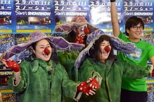 「SLAVA'S SNOWSHOW スラバのスノーショー」に出演するおかずクラブ・ゆいPとゆりやんレトリィバァ。