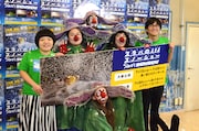 会見に出席したおかずクラブ、ゆりやんレトリィバァ、平成ノブシコブシ徳井、ヴァーニャ・ポルニン、アレクサンドル・フリッシュ。