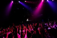 フロアを盛り上げるDJやついいちろう。（写真提供：Soshi Setani）