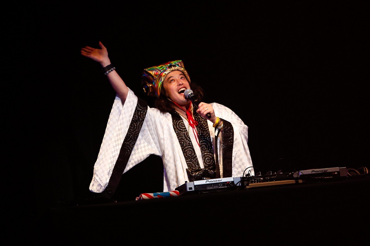DJやついいちろう （写真提供：Soshi Setani）