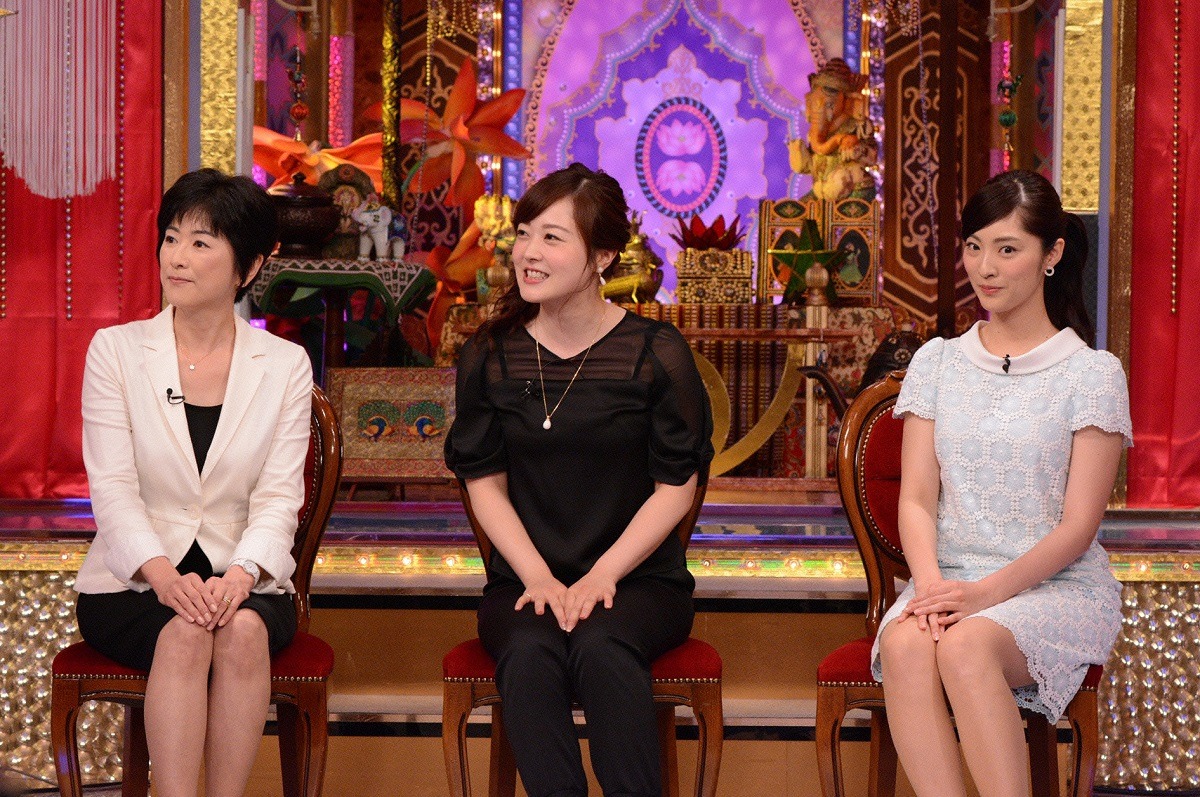 左から豊田順子、水ト麻美、岩本乃蒼。(c)日本テレビ