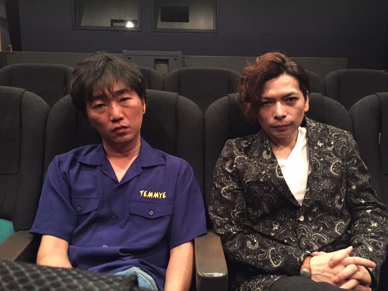 左からスピードワゴン小沢、桝本壮志。(c)広島ホームテレビ