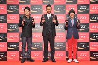 雨上がり決死隊と北島康介（中央）。