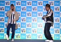 ラップを披露する（左から）NON STYLE井上、トレンディエンジェル斎藤。