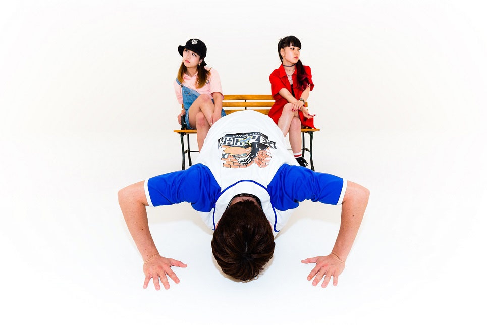 「Sorry」MVのワンシーン。