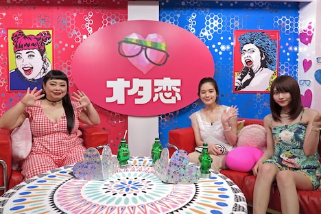 （左から）渡辺直美、筧美和子、莉音。(c)BS朝日