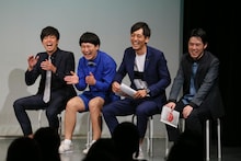 キクチウソツカナイ。のプレゼンを聞くラフレクラン、とろサーモン村田、井下好井・好井。