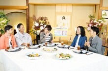 左から月亭方正、月亭八方、陣内智則、ピース。(c)読売テレビ