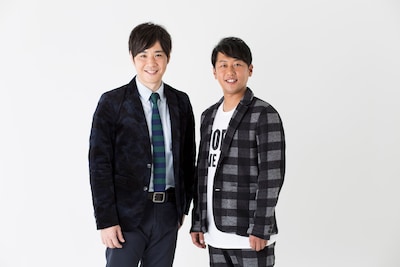 ライセンス。左から藤原、井本。