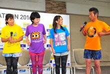 左から岡崎朋美、宇都宮まき、福本愛菜、間寛平。