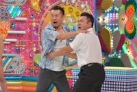 「アメトーーーーク！＆金曜★ロンドンハーツ 姉妹番組3時間SP!!」の「アメトーーク！」パートに出演する（左から）FUJIWARA藤本、アンタッチャブル山崎。(c)テレビ朝日