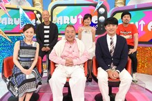 「見切り発車バラエティ アガる↑テレビ欄！」に出演する（前列左から）江藤愛アナウンサー、出川哲朗、劇団ひとり、（後列左から）バイきんぐ小峠、小島瑠璃子、岡野陽一。(c)TBS