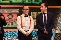 「M-1グランプリ2016」開催発表会見の様子。写真は昨年優勝のトレンディエンジェル。