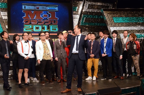 王者としてアドバイスするトレンディエンジェル斎藤。