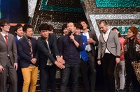 「ポッケに手をつっこんでてすみません」と謝る天竺鼠・川原。