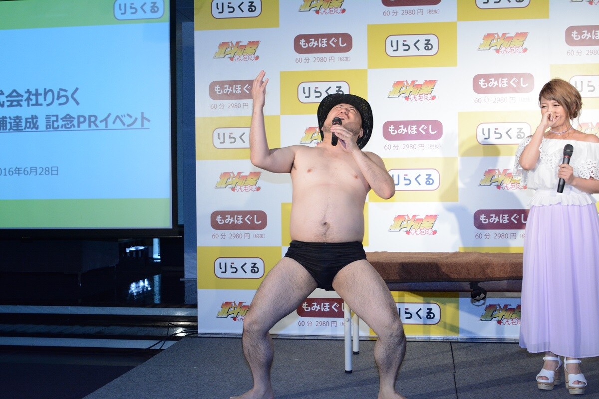 イベント登場時のハリウッドザコシショウ。