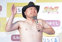 「ミニモニ。テレフォン！リンリンリン」を再現するハリウッドザコシショウ。