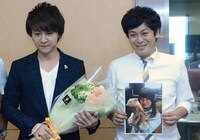 CM中に記念撮影をする流れ星。