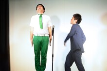 ネタを披露するエレファントジョン。