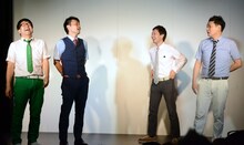 トーク中の（左から）エレファントジョン、マシンガンズ。