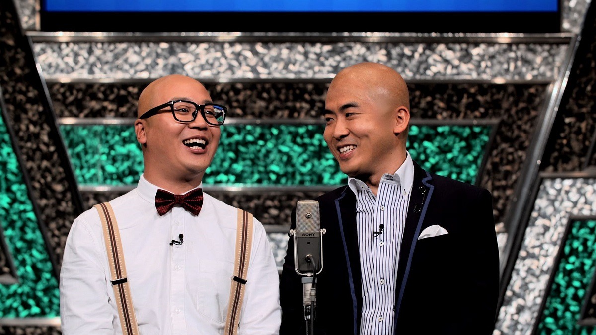 「日清焼そば 『超ハゲ漫才 篇』 WEBムービー」のワンシーン。