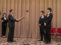 「第1回 九州魅力発掘大賞」表彰式の様子。