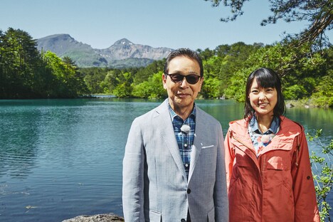 会津を訪れたタモリと近江友里恵（NHKアナウンサー）。(c)NHK