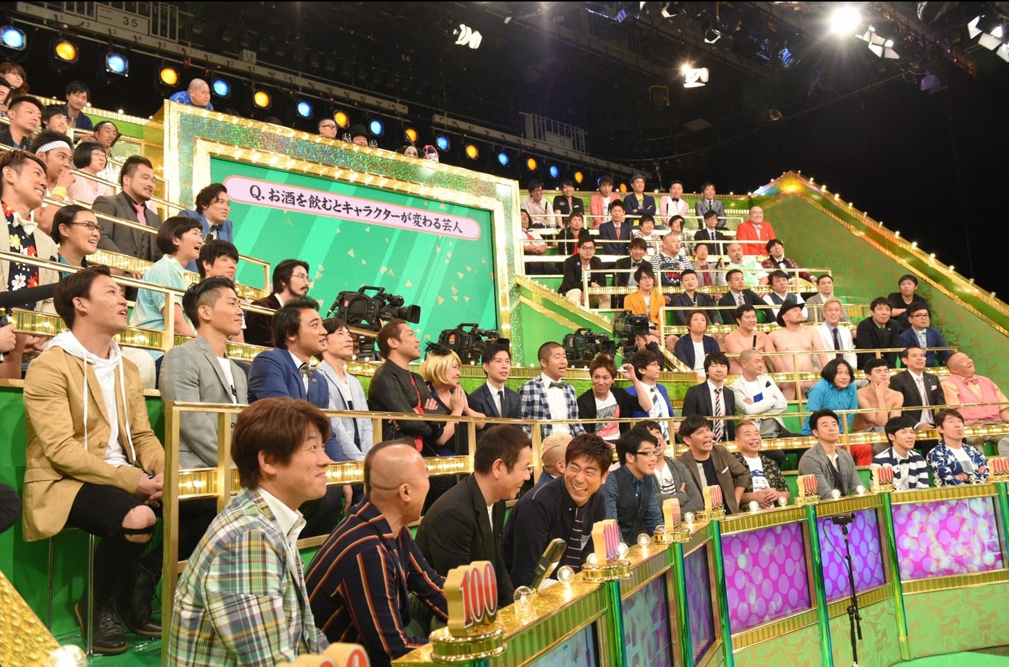 「さまぁ～ずの芸人100人が答えました」に出演する芸人たち。(c)TBS