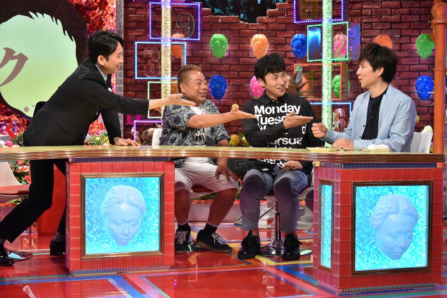 「有吉弘行のダレトク!?」に出演する（左から）有吉弘行、出川哲朗、アンジャッシュ。(c)関西テレビ