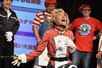 「全日本おもしろくない演芸選手権『ぺったんぺったん』」前回優勝者の北村ただし。