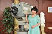 「黒柳徹子だけが知っている THEテレビ伝説60年史」の再現ドラマで黒柳徹子役を演じる清水ミチコ。(c)テレビ朝日