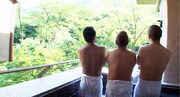 「出川哲朗＆さまぁ～ず三村 爆笑ガチンコ珍道中！ポンコツおじさん旅に出る3…夏旅」の一場面。(c)テレビ東京