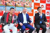 会見中の様子。