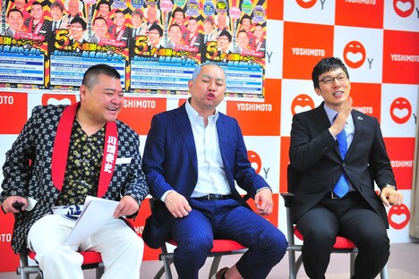 会見中の様子。