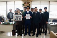 「日本で一番悪い奴ら」のワンシーン。