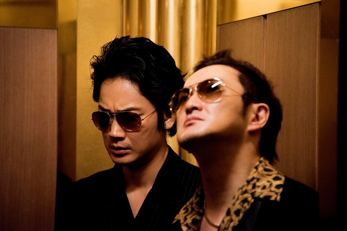 「日本で一番悪い奴ら」のワンシーン。
