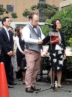 「リオデジャネイロオリンピック・パラリンピック出場選手激励会」のMCを務めるアホマイルド坂本。